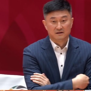 足球新闻-CBA惨案！广东狂输上海40分，杜锋被钉耻辱柱，徐杰胡明轩16中1